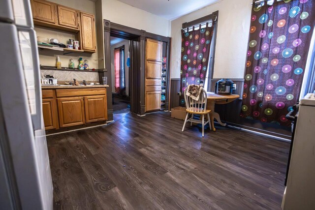 137 W Hadley St Unit 139, Milwaukee, WI 53212 - bar area with freestanding refrigerator, dark wood-style floors, range, and a sink