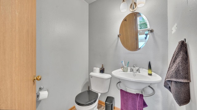 286 Ledgeview Ave, Fond Du Lac, WI 54935 - half bathroom featuring toilet and baseboards