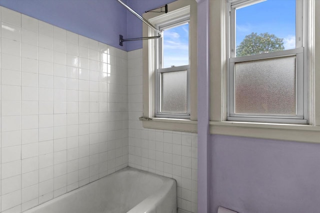 3700 E Hammond Ave, Cudahy, WI 53110 - view of full bathroom