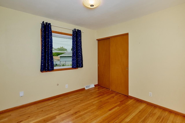 3573 S 94th St, Milwaukee, WI 53228 - empty room featuring wood finished floors and baseboards