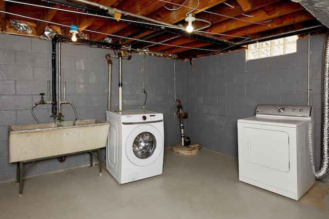 3573 S 94th St, Milwaukee, WI 53228 - laundry room featuring separate washer and dryer