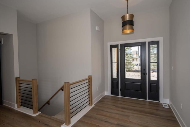 624 Green Bay Rd, Thiensville, WI 53092 - foyer featuring wood finished floors and baseboards