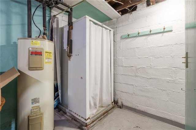 1528 Bellevue Ave, Eau Claire, WI 54703 - unfinished below grade area with water heater