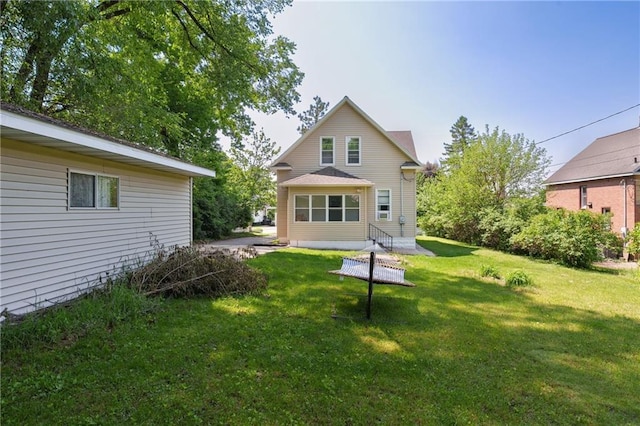1528 Bellevue Ave, Eau Claire, WI 54703 - back of house featuring a yard