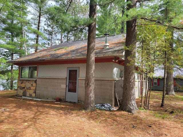N9225 Sumac Ln, Gresham, WI 54128 - view of side of property with a shingled roof