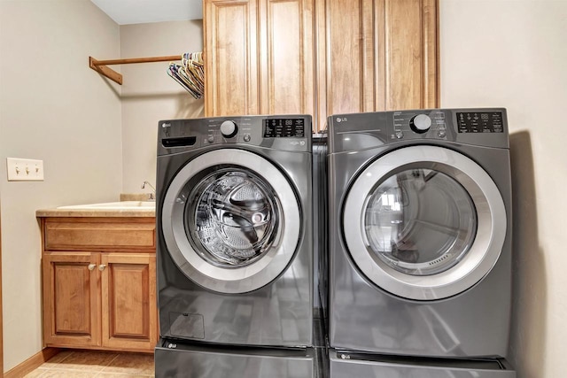 3611 Glen Kent Ct, Green Bay, WI 54313 - laundry area featuring washer and clothes dryer, cabinet space, and light tile patterned floors