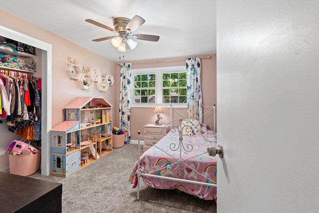 2127 Jen Rae Rd, Green Bay, WI 54311 - bedroom featuring carpet flooring, ceiling fan, and a closet