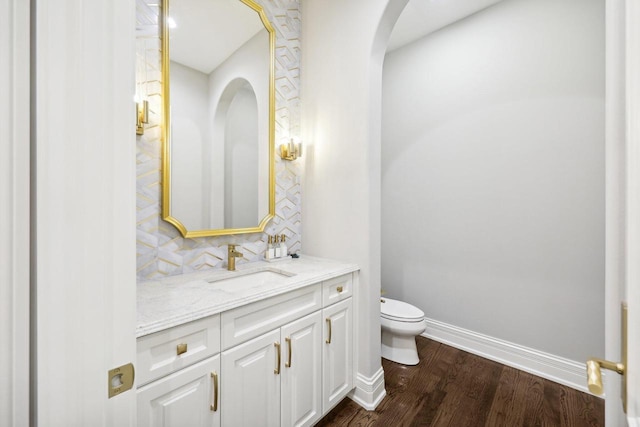 10031 N Range Line Rd, Mequon, WI 53092 - bathroom with backsplash, vanity, and wood finished floors