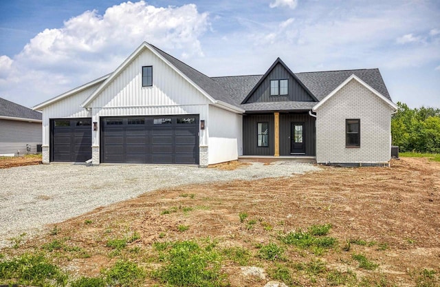 2590 N Stellita Cir, De Pere, WI 54115 - modern farmhouse style home featuring driveway, covered porch, and a shingled roof