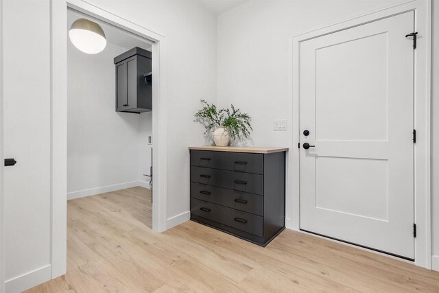 2590 N Stellita Cir, De Pere, WI 54115 - interior space with light wood-style floors and baseboards