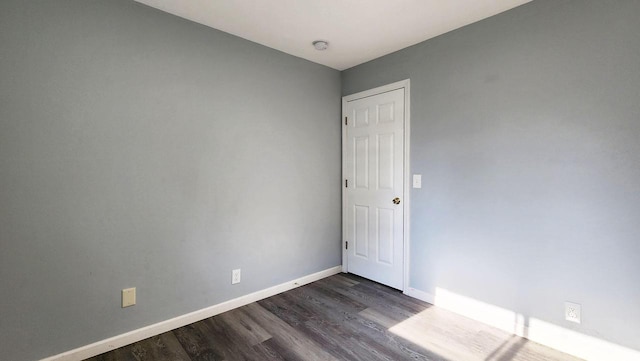 9085 N Joyce Ave, Milwaukee, WI 53224 - empty room featuring dark wood-type flooring, baseboards, and a smoke detector