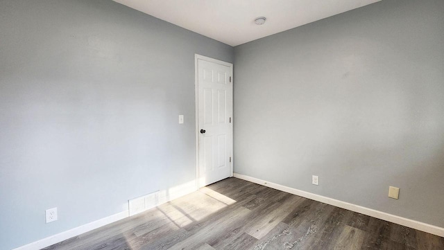 9085 N Joyce Ave, Milwaukee, WI 53224 - spare room featuring dark wood-type flooring, baseboards, and a smoke detector