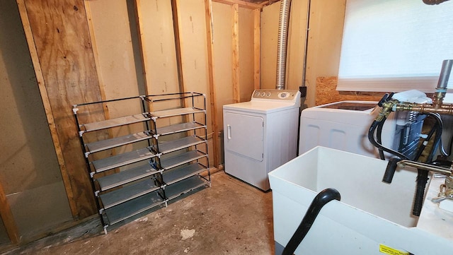 9085 N Joyce Ave, Milwaukee, WI 53224 - laundry room with washer / dryer