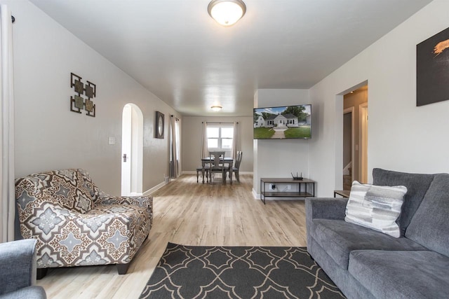 1614 N Richmond St, Appleton, WI 54911 - living room featuring light wood-type flooring, arched walkways, and baseboards