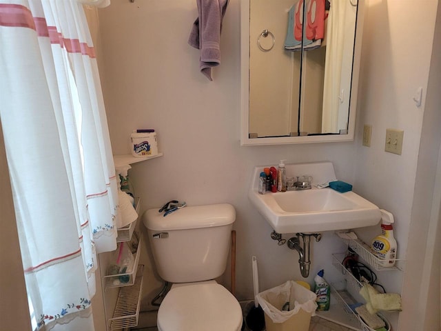 N9221 Sumac Ln, Gresham, WI 54128 - bathroom with toilet and a sink