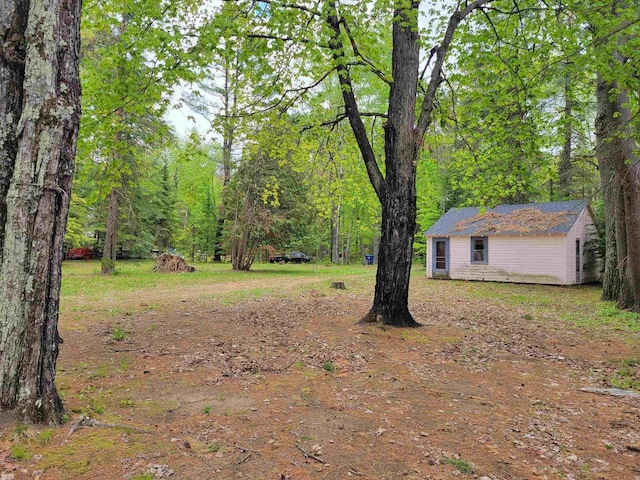N9221 Sumac Ln, Gresham, WI 54128 - view of yard with an outdoor structure and a wooded view