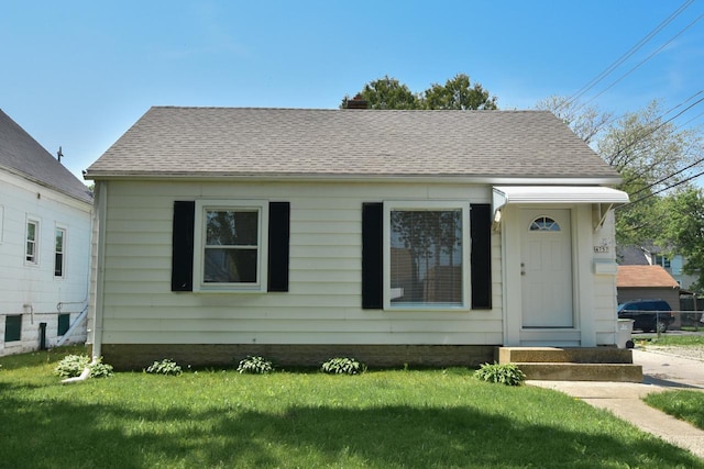 4757 N 21st St, Milwaukee, WI 53209 - bungalow-style house featuring a front yard and roof with shingles