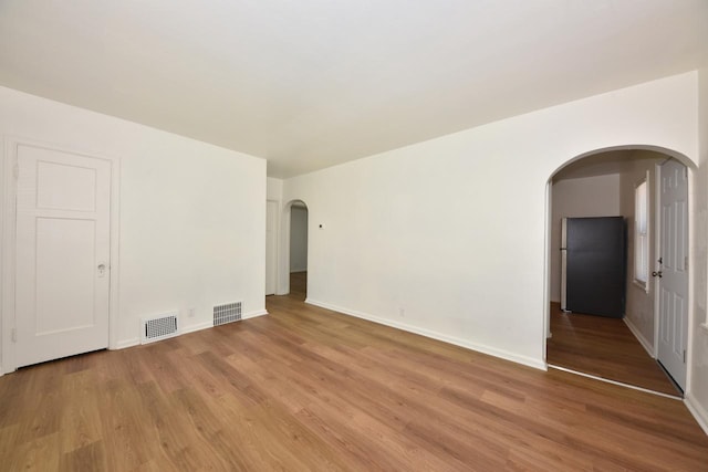 4757 N 21st St, Milwaukee, WI 53209 - unfurnished room featuring wood finished floors, arched walkways, and baseboards