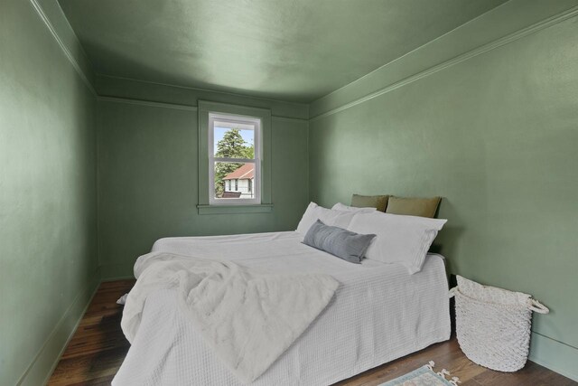 2002 Yahara Pl, Madison, WI 53704 - bedroom with wood finished floors and baseboards