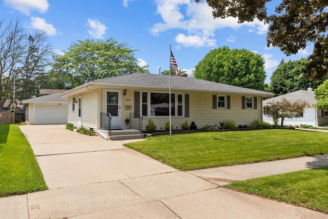 1001 S Matthias St, Appleton, WI 54915 - view of front facade featuring a front lawn and a detached garage