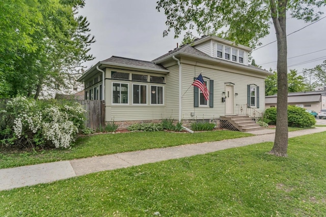 543 N Durkee St, Appleton, WI 54911 - view of front of house featuring roof with shingles