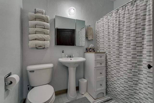 543 N Durkee St, Appleton, WI 54911 - bathroom with toilet and a shower with shower curtain
