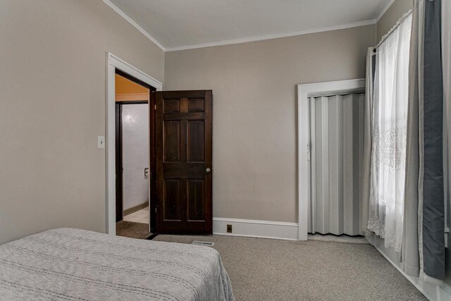 543 N Durkee St, Appleton, WI 54911 - bedroom with carpet flooring, crown molding, and baseboards