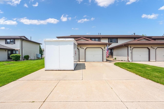 625 S Olson Ave Unit H, Appleton, WI 54914 - view of front of property with a front yard and concrete driveway