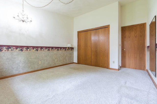 302 Parkside Ct, Kimberly, WI 54136 - unfurnished bedroom with carpet, a chandelier, baseboards, and a closet