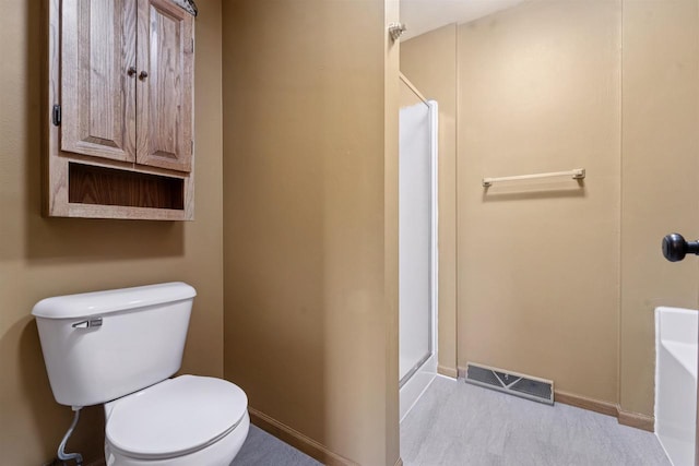 249 Donovan Cir, Rosendale, WI 54974 - bathroom with a shower, toilet, and baseboards