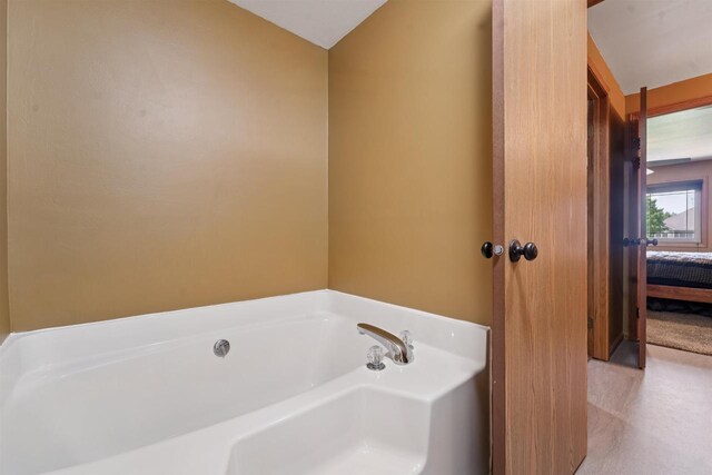249 Donovan Cir, Rosendale, WI 54974 - ensuite bathroom featuring a garden tub