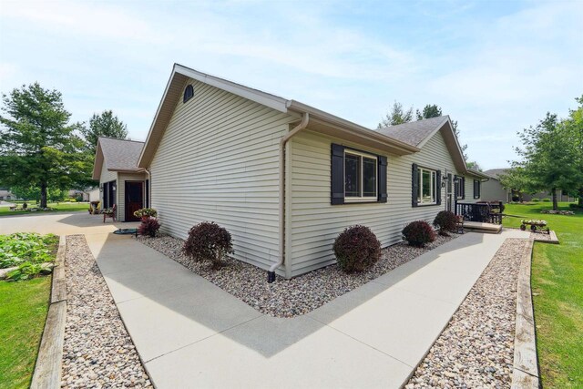 249 Donovan Cir, Rosendale, WI 54974 - view of side of property with a lawn and a shingled roof