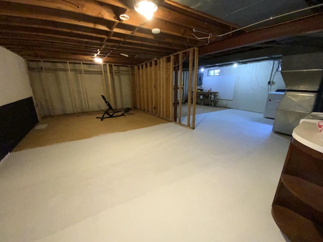 874 E Petunia Ln, Beloit, WI 53511 - unfinished below grade area featuring washer / clothes dryer