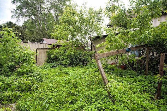 1033 S 11th St, Manitowoc, WI 54220 - view of yard