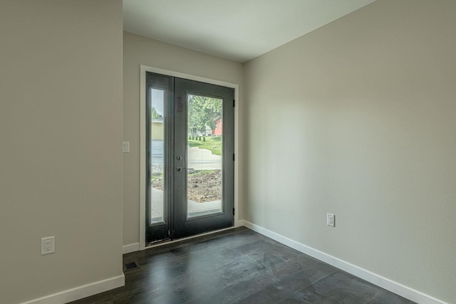 600 8th Ave, New Glarus, WI 53574 - foyer featuring baseboards