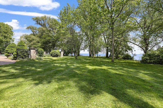 6500 E Decorah Ave, Oshkosh, WI 54902 - view of grassy yard