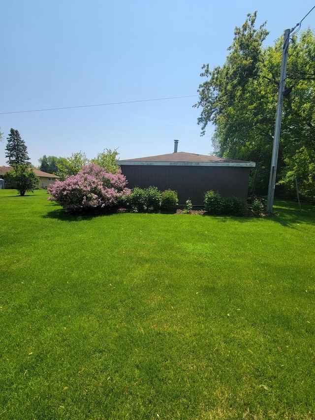 1406 E Oakwood Rd, Oak Creek, WI 53154 - view of green lawn
