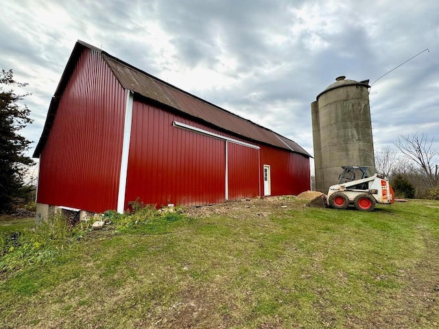 N8415 Branch Rd, Ixonia, WI 53036 - view of pole building with a yard