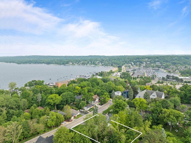 170 N Lakeshore Dr, Fontana, WI 53125 - aerial view of property and surrounding area featuring property parcel outlined and a nearby body of water