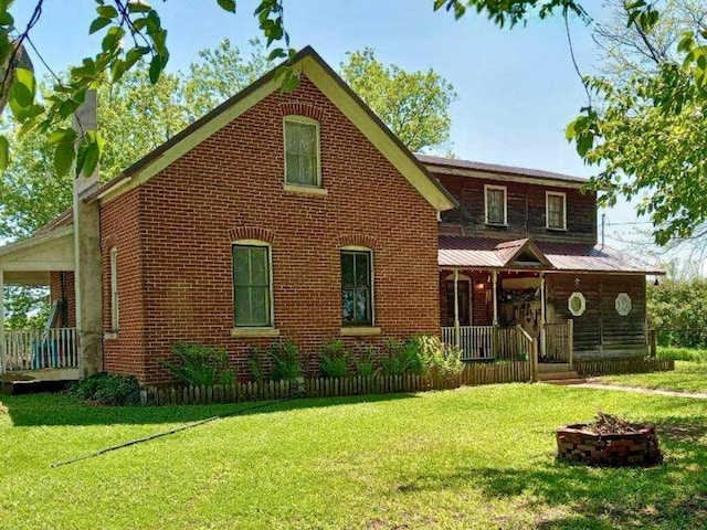 1657 N Elm Rd, Junction City, WI 54443 - view of front facade featuring a porch, a front lawn, and brick siding