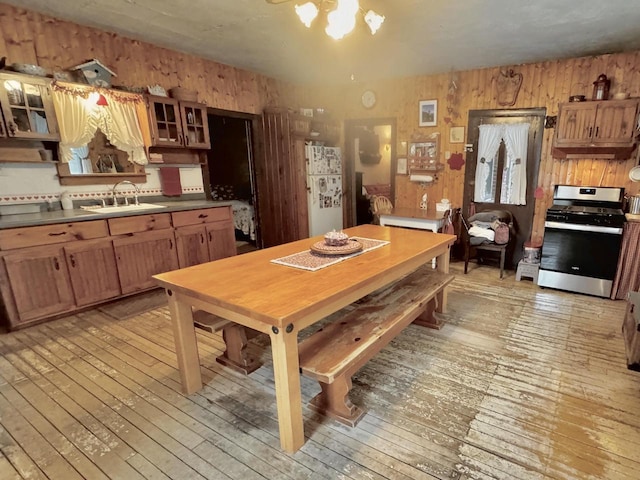 1657 N Elm Rd, Junction City, WI 54443 - dining room featuring light wood finished floors and a chandelier