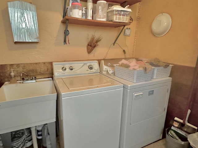 1657 N Elm Rd, Junction City, WI 54443 - laundry area with separate washer and dryer