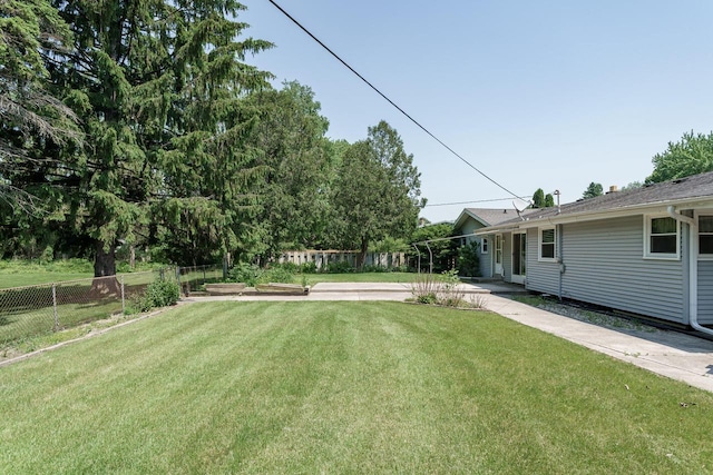 11549 N Meadowbrook Dr, Mequon, WI 53097 - view of yard