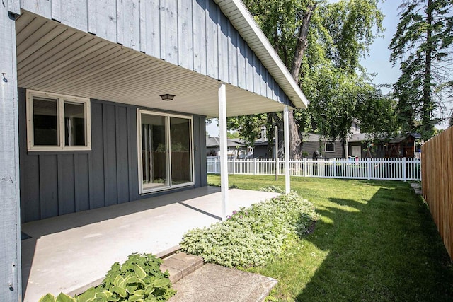 1016 E Marnie Ln, Appleton, WI 54911 - view of yard with a patio area