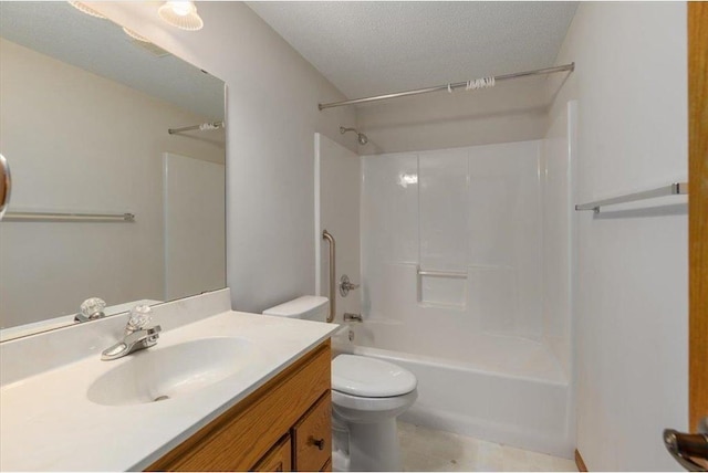 1102 Highpoint Ct, New Richmond, WI 54017 - full bathroom featuring toilet, vanity, and shower / tub combination