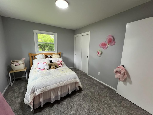 233 Inlet Shores Dr, Delavan, WI 53115 - bedroom featuring carpet, a closet, and baseboards