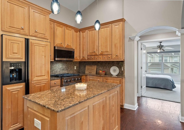 102 Abbey Ridge Ct Unit 102, Fontana, WI 53125 - kitchen with high quality appliances, a ceiling fan, stone counters, a kitchen island, and tasteful backsplash