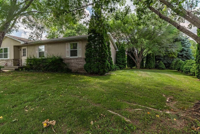 119 N 12th Ave, Monroe, WI 53566 - view of grassy yard