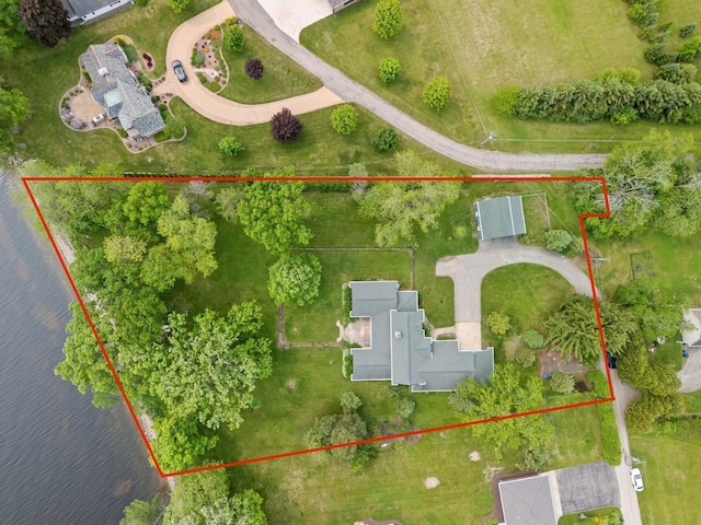 4080 Windermere Ln, Oshkosh, WI 54902 - aerial view of property and surrounding area featuring property parcel outlined and a large body of water