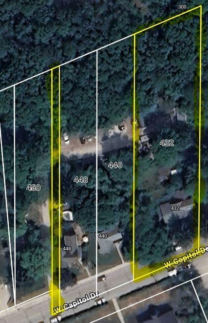 432 W Capitol Dr, Hartland, WI 53029 - aerial view of property's location featuring property boundaries highlighted